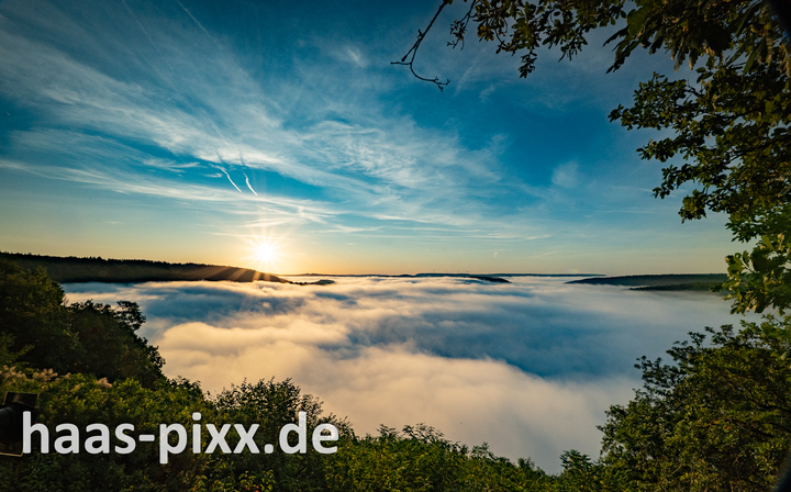 Saarschleife im Nebel bei Sonnenaufgang